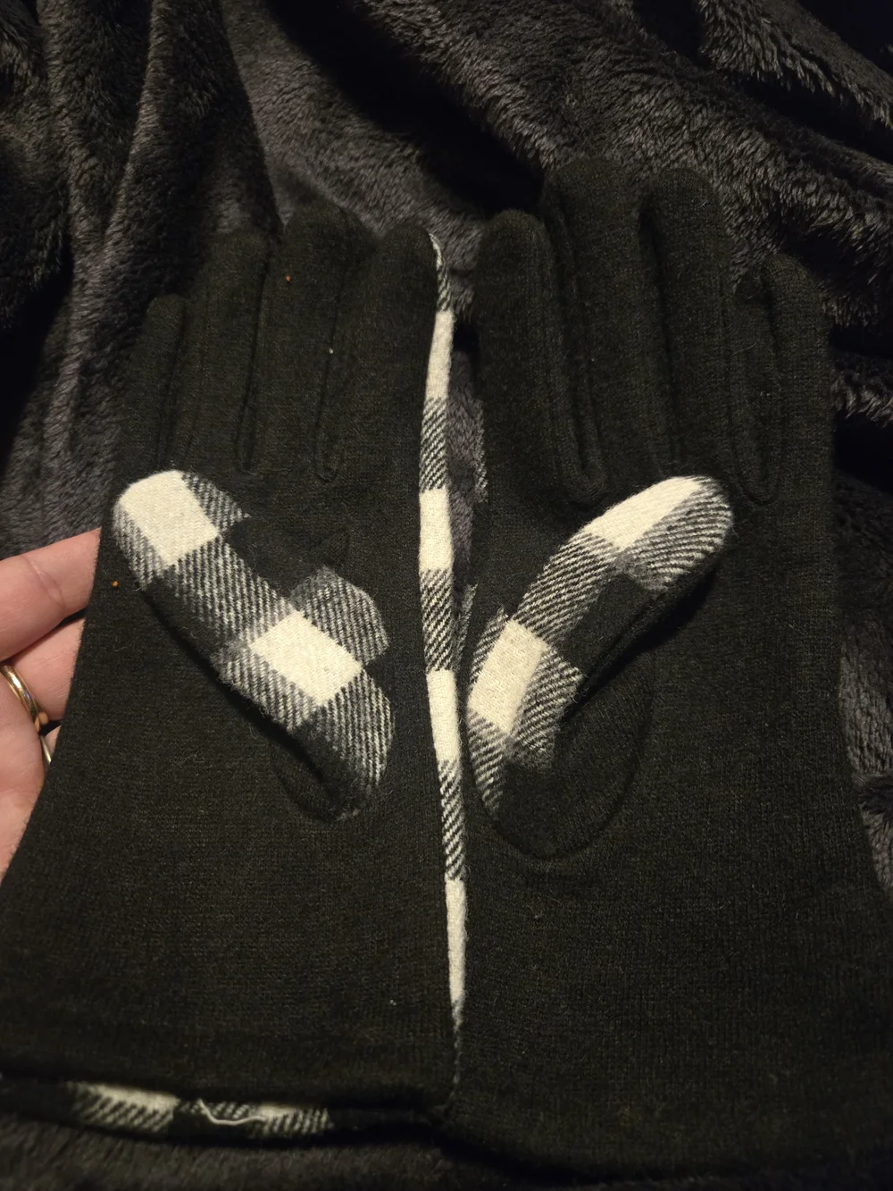 Black & White Buffalo Plaid Winter Gloves